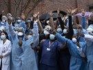 Zdravotníci v New Yorku dkují za potlesk. (24. dubna 2020)