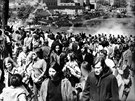 Vojáci stílí do davu student granáty se slzným plynem (5. kvtna 1970)