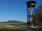 Rozhledna u� stoj� nad Vysokou Srbskou na N�chodsku (21. 4. 2020).