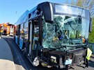 idi autobusu MHD s devíti pasaéry havaroval v úterý ráno na Frýdlantských...