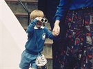 Prince Harry ve kolce s takou Lokomotiva Tomá (Londýn, 16. záí 1987)