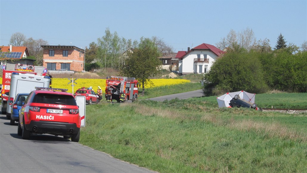 Tragická nehoda na Plze�sku. P�i srá�ce osobního auta s vlakem u Kamenného...
