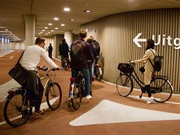 Nizozemsko je minimálně na evropské poměry cyklistickou velmocí. Tak velkou, že...