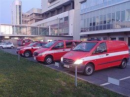 Hasii se chystají na úklid ve FN Brno. (duben 2020)