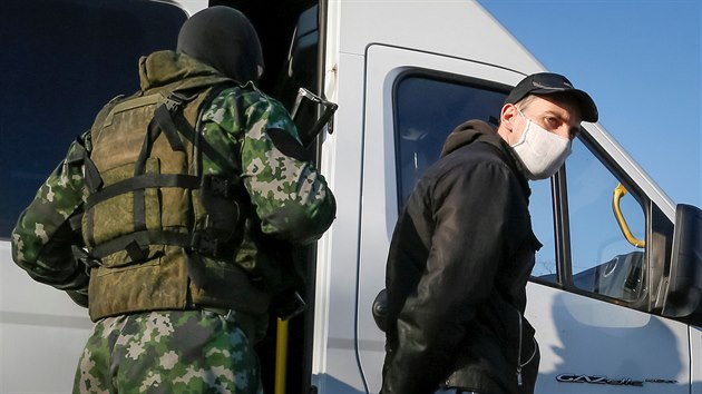Vmna vlench zajatc v asech koronaviru na vchod Ukrajiny (16. dubna 2020)