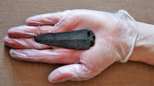 Nalezená čepel nože ze starší doby bronzové.
