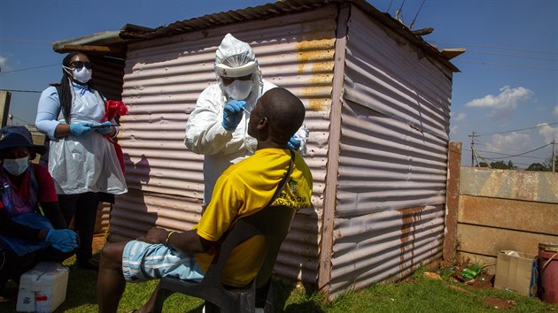 Zdravotnci vyrazili do vech kout Jihoafrick republiky, aby bojovali proti koronaviru. (21. dubna 2020)