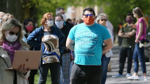 Plon testovn dobrovolnk na koronavirus v arelu litomickho vstavit Zahrada ech. (23. 4. 2020)