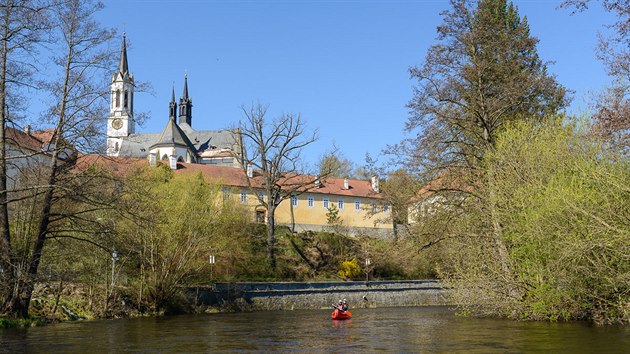 Největší památku Vyššího Brodu, cisterciácké opatství, založili Rožmberkové ve 13. století.