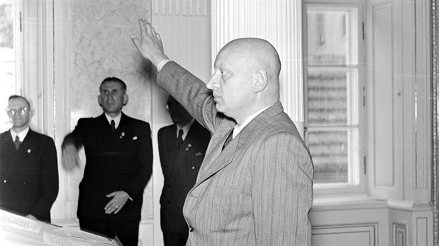 Protektortn ministr kolstv Emanuel Moravec pi sjezdu okresnch kolnch inspektor v Praze. (kvten 1943)