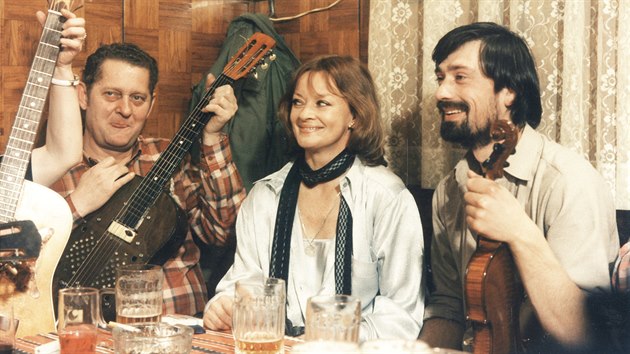 Jana Brejchová a Ivan Urbánek ve filmu Citlivá místa (1987)