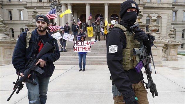Protestujc v Michiganu poaduj uvolnn karantnnch opaten proti koronaviru. (15. dubna 2020)