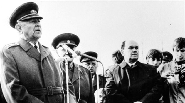 Projev československého prezidenta Ludvíka Svobody při položení základního kamene hrabyňského památníku 29. dubna 1970. Kámen dlouho ležel bokem, ale brzy se stane součástí expozice.
