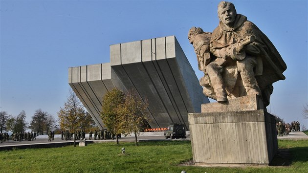 Národní památník II. světové války v Hrabyni na Opavsku v současnosti. Nyní si připomíná padesát let od položení základního kamene a čtyřicet let od slavnostního otevření.