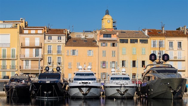 Oblben cl turist ve Francii Saint-Tropez byl loni kvli koronaviru vylidnn. (16. dubna 2020)