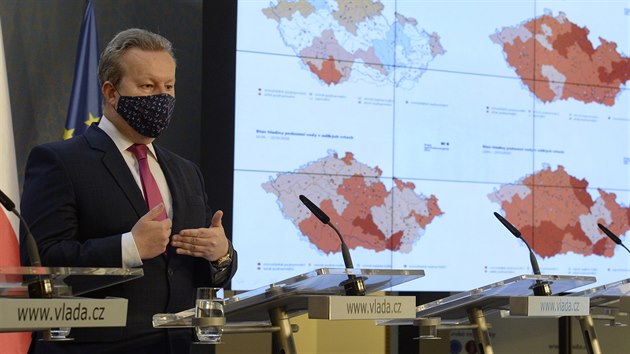 Ministr životního prostředí Richard Brabec vystoupil v Praze ve Strakově akademii na tiskové konferenci k opatřením MŽP proti suchu v loňském a letošním roce. (29. dubna 2020)