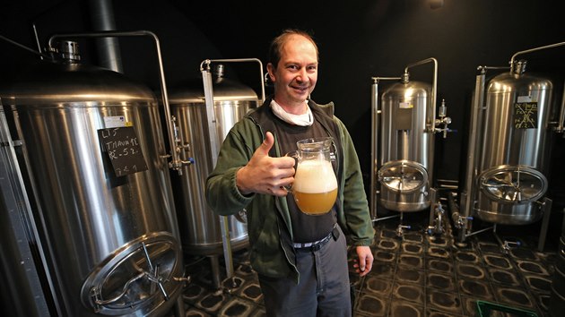 Pivovar Kamenice nad Lipou, kde vaří sládek Jaroslav Chaloupek, je pět týdnů mimo provoz. Tržby jsou na 10 až 15 procentech normálu, místo sudového se prodává hlavně pivo v lahvích, a to i díky kampani Zachraň pivo.