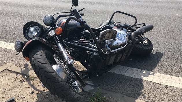 Ridič osobního auta srazil na pražské Jižní spojce motocyklistu a od nehody ujel. (26. dubna 2020)