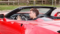 Náhradní branká Arsenalu Emiliano Martínez pijídí do tréninkového centra v...