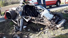 Nehoda sportovního vozu se na Klatovsku odehrála v dubnu 2020. Pi ní se ván zranil spolujezdec, který stejn jako idi nebyl pipoutaný. 
