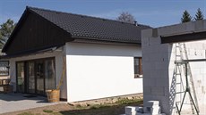 Stanislav Stodola v kempu v Borové u Poličky staví nové ubytovací chaty,...