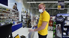 Po šesti týdnech se pro zákazníky znovu otevřela elektroprodejna Datart v... | na serveru Lidovky.cz | aktuální zprávy