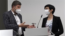 Pedseda klubu Spojené síly pro Prahu Jií Pospíil a pedsedkyn TOP 09...