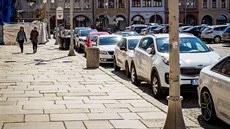 Parkování na nám�stí je v dob� nouzového stavu zdarma. N�kte�í �idi�i v�ak...