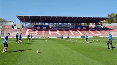 Fotbalisté brnnské Zbrojovky mli první trénink na hlavním hiti v Králov...