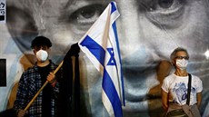 Tisíce lidí protestovaly v Tel Avivu proti izraelskému premiérovi Benjaminu...