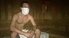 Reportér Matj Smlsal vyzkouel saunování v rouce.