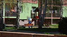 Mezi odpůrci používání herbicidu Roundup v Prostějově vyvolalo v dubnu vlnu nevole zjištění, že byl v ulicích opět používán, a to i u dětského hřiště.