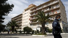 Hotel v řeckém městě Kranidi, kde je kvůli koronaviru v karanténě 470 migrantů....
