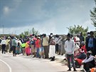 Jihoafriané ekají ve front na jídlo. (29. dubna 2020)