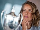 Barbora Strýcová s pohárem pro vítzku tyhry ve Wimbledonu