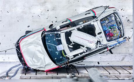 Crashtest elektromobilu Polestar 2