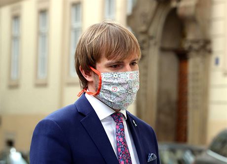 Ministr zdravotnictví Adam Vojtch pichází na úterní jednání Snmovny. (5....