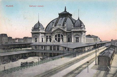 Plze hlavn ndra na dobov pohlednici z roku 1908