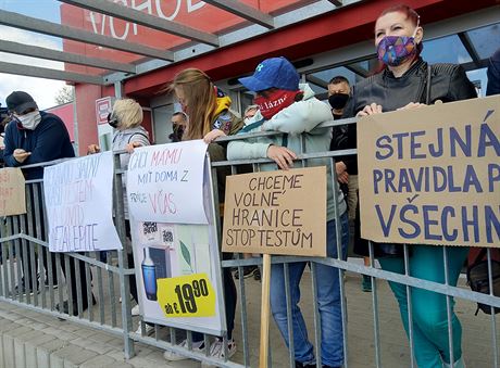 Protest pendler na hraniním pechod ve Folmav. (1. 5. 2020)