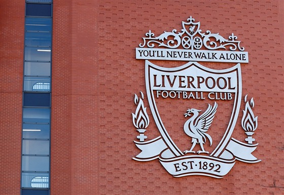 Logo Liverpool FC na stadionu Anfield