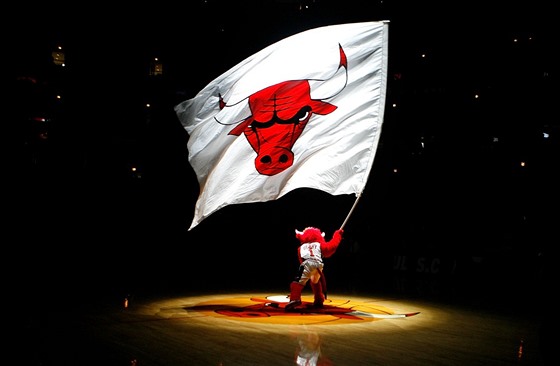 Vlajka se symbolem rudého býka v NBA nevlála nikterak zvesela, Chicago se tí...