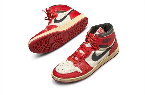 Michael Jordan nosil tyto boty v roce 1985, zmnily obuvní historii, po 35...