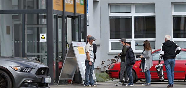 Obrovský nápor klient zaívají v tchto dnech úedníci na odborech dopravy po...