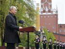 Ruský prezident Vladimir Putin pednesl proslovu pod ervenými zdmi Kremlu. (9....
