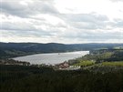 Lipno op�t l�k� turisty, lid� u� rezervuj� m�sta v kempu