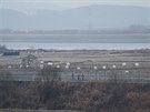 Jihokorejtí vojáci hlídkují v Pchadu, poblí hranice se Severní Koreou. Podle...