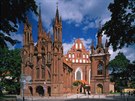 Katedrála svaté Anny ve Vilniusu je dokonalým píkladem litevské gotiky.