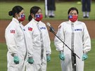 Tchajwanskou hymnu ped utkání baseballové ligy zaply oroukované dámy.
