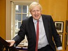Boris Johnson po návratu z porodnice, kde se mu narodil syn (30. dubna 2020).