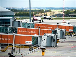 Na pra�ském Leti�ti Václava Havla p�istál stroj spole�nosti KLM. Po n�kolika...